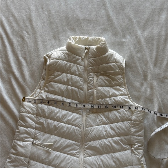Eddie Bauer quilted vest - Picture 9 of 10
